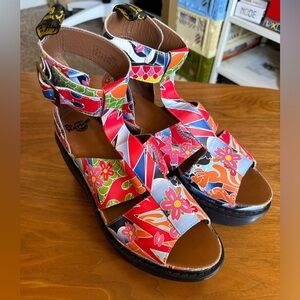 Rare Dr. Martens Bessie Platform Wedge Sandal Floral Print EUC size 8
